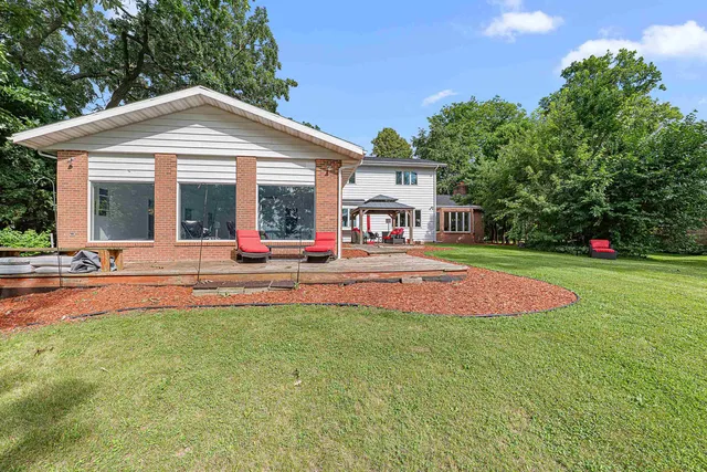 $1,025,000 | 1120 Lake Shore Drive, Beaver Dam, WI 53916