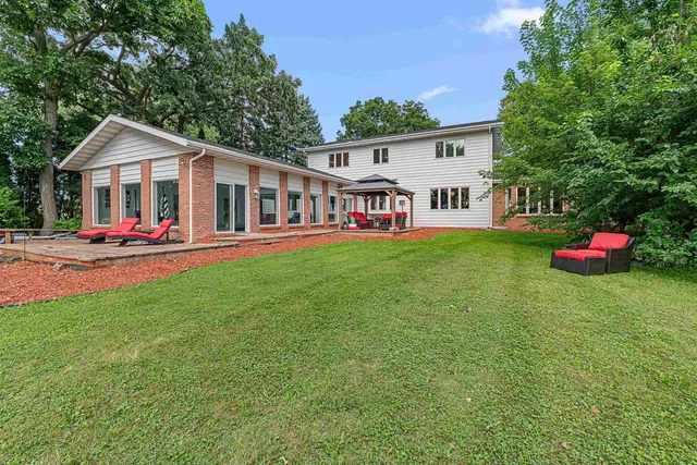 $1,025,000 | 1120 Lake Shore Drive, Beaver Dam, WI 53916