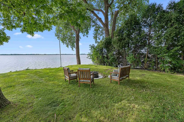 $1,025,000 | 1120 Lake Shore Drive, Beaver Dam, WI 53916