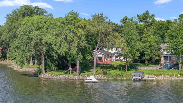 $1,025,000 | 1120 Lake Shore Drive, Beaver Dam, WI 53916