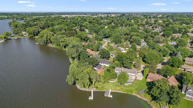 $1,025,000 | 1120 Lake Shore Drive, Beaver Dam, WI 53916