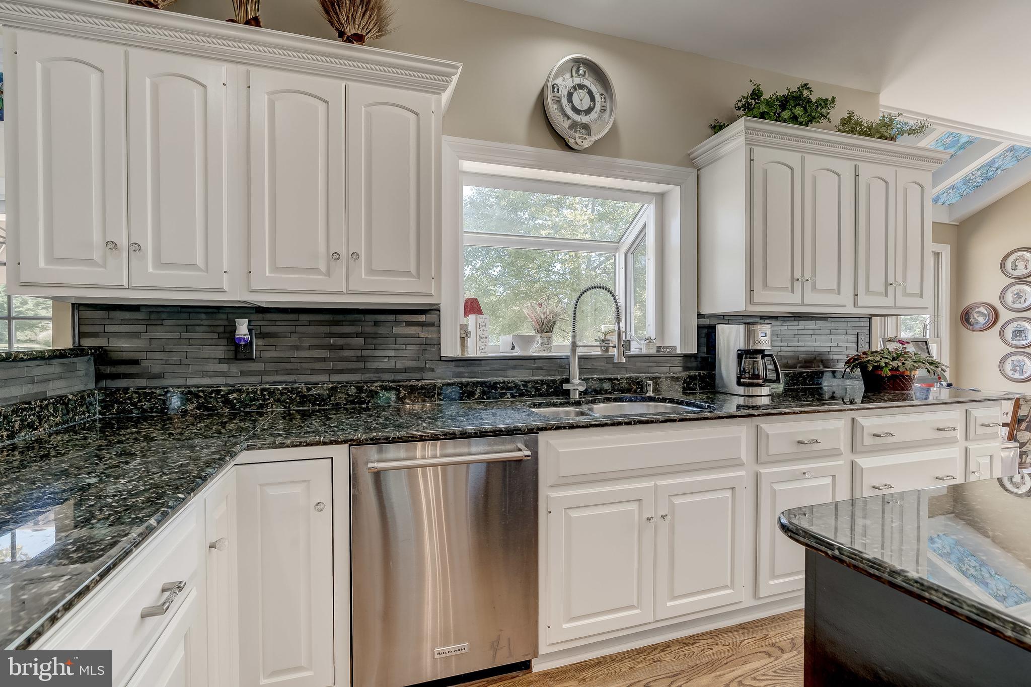 11284 Ridermark Row Columbia, MD 21044 - Photo 18 of 71 Kitchen, Greenhouse window, Previous Photos