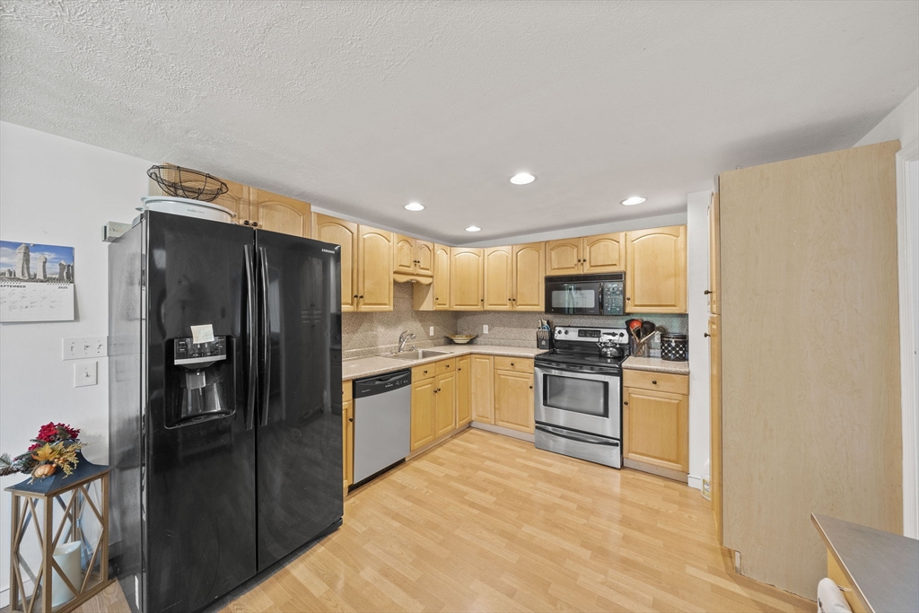 709 County Road Bourne, MA 02559 - Photo 4 of 37