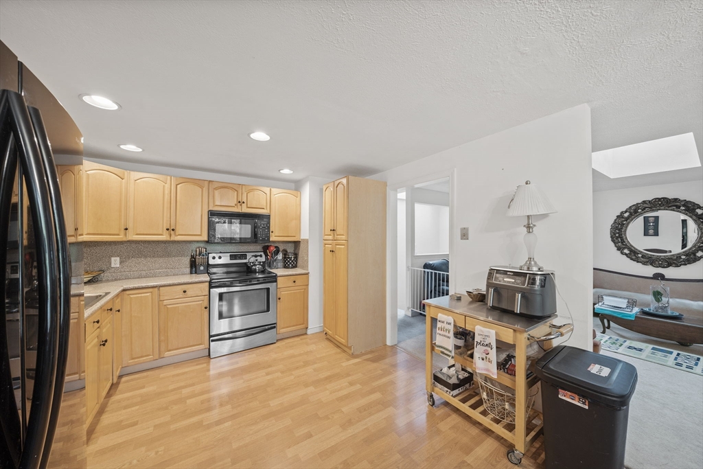 709 County Road Bourne, MA 02559 - Photo 5 of 37