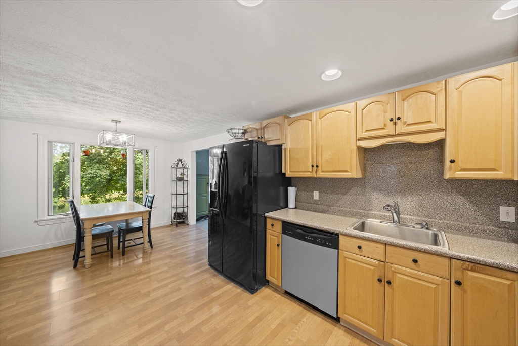 709 County Road Bourne, MA 02559 - Photo 6 of 37