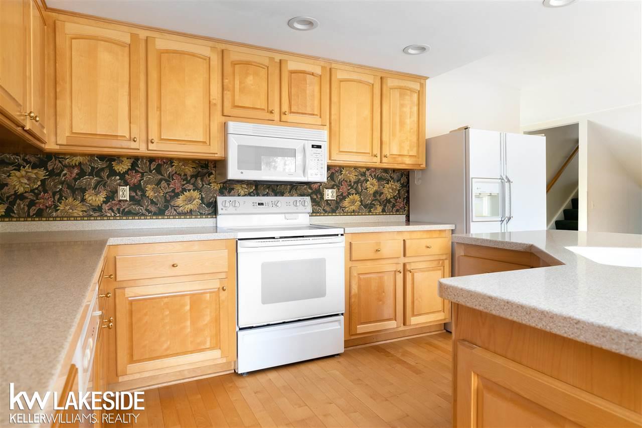 501 Longford Drive Rochester, MI 48309 - Photo 14 of 38 50064535-13.JPG