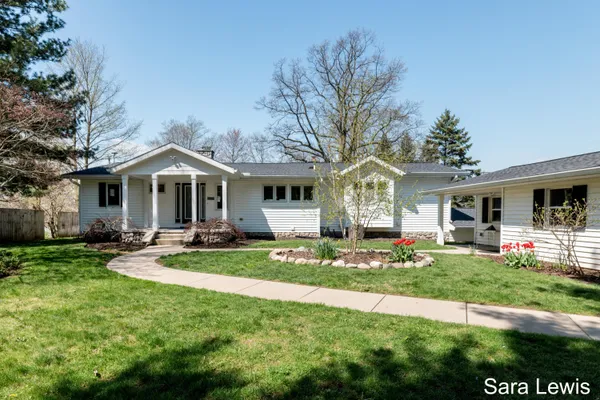 $924,900 | 15710 Rich Lane, Hickory Corners, MI 49060