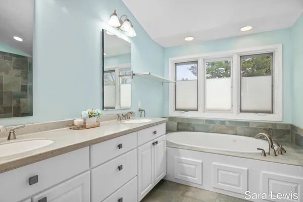 $924,900 | 15710 Rich Lane, Hickory Corners, MI 49060