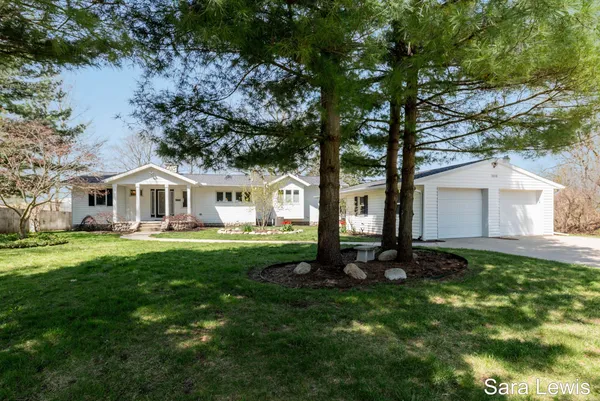 $924,900 | 15710 Rich Lane, Hickory Corners, MI 49060