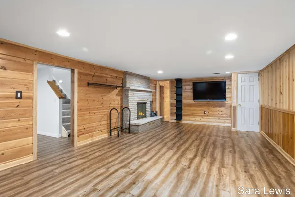$924,900 | 15710 Rich Lane, Hickory Corners, MI 49060
