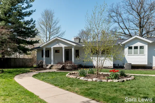 $924,900 | 15710 Rich Lane, Hickory Corners, MI 49060