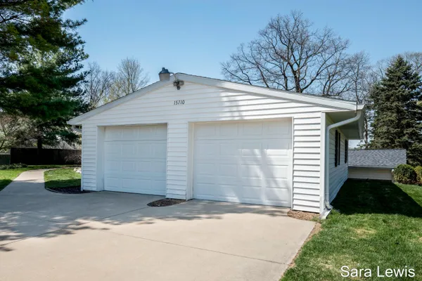$924,900 | 15710 Rich Lane, Hickory Corners, MI 49060