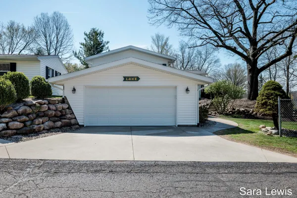 $924,900 | 15710 Rich Lane, Hickory Corners, MI 49060