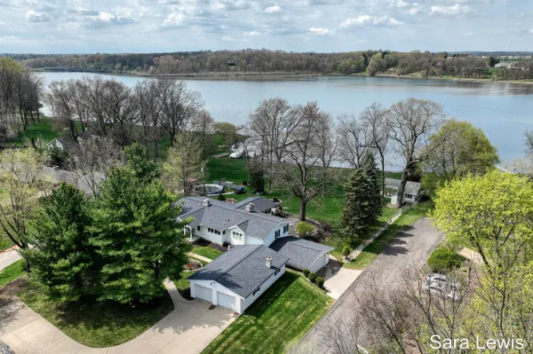 $924,900 | 15710 Rich Lane, Hickory Corners, MI 49060