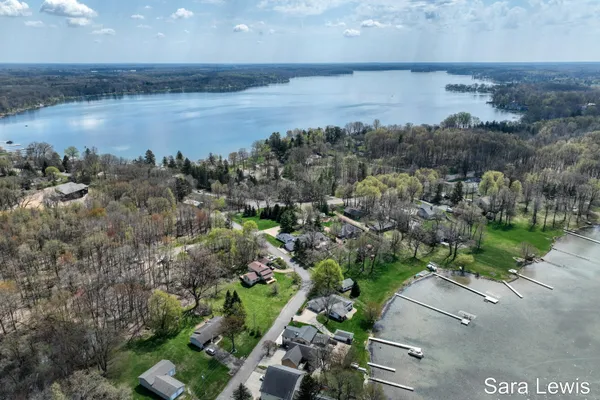 $924,900 | 15710 Rich Lane, Hickory Corners, MI 49060
