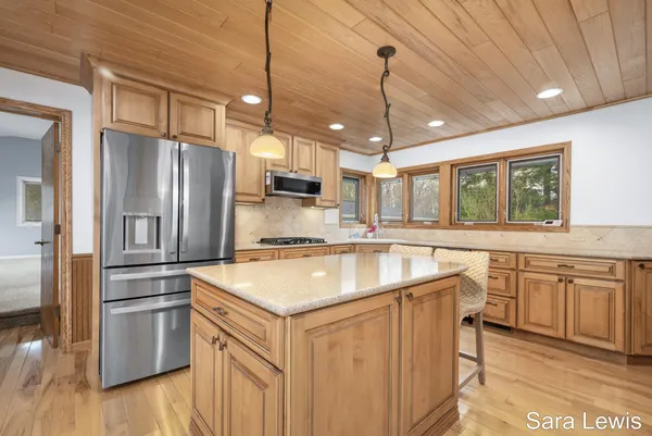 $924,900 | 15710 Rich Lane, Hickory Corners, MI 49060