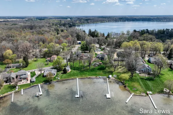 $924,900 | 15710 Rich Lane, Hickory Corners, MI 49060