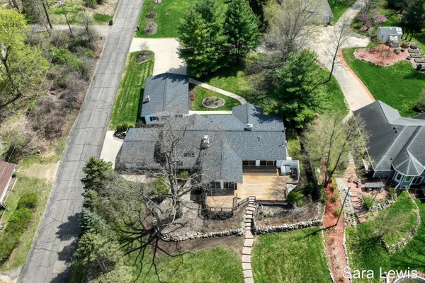 $924,900 | 15710 Rich Lane, Hickory Corners, MI 49060