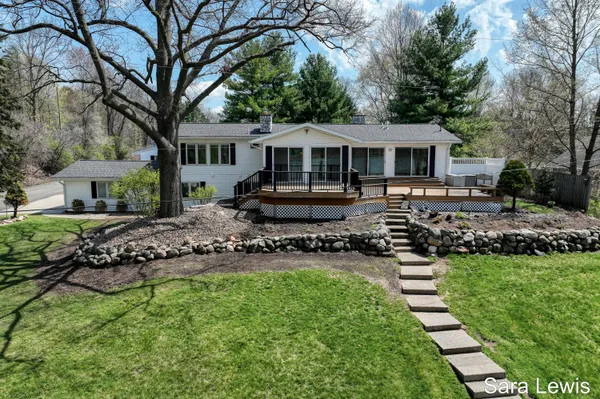 $924,900 | 15710 Rich Lane, Hickory Corners, MI 49060