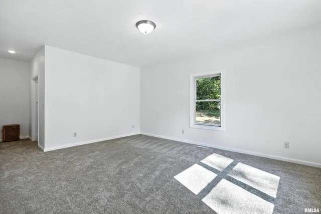 $590,000 | 3303 Valley Drive, Geneseo, IL 61254