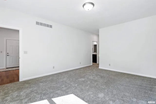 $590,000 | 3303 Valley Drive, Geneseo, IL 61254