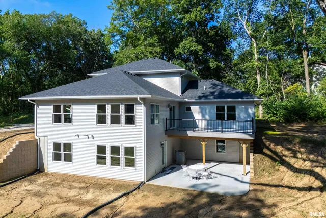 $590,000 | 3303 Valley Drive, Geneseo, IL 61254