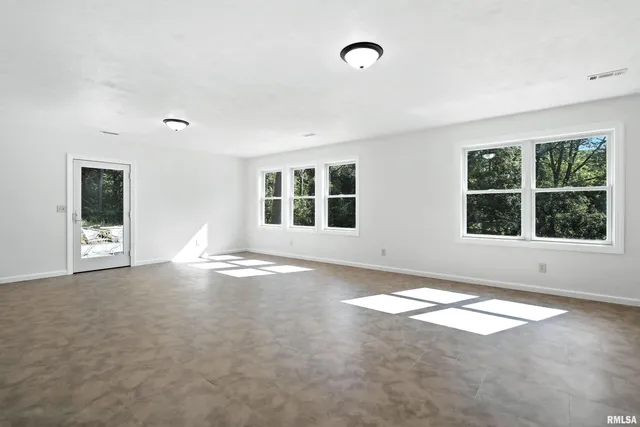 $590,000 | 3303 Valley Drive, Geneseo, IL 61254