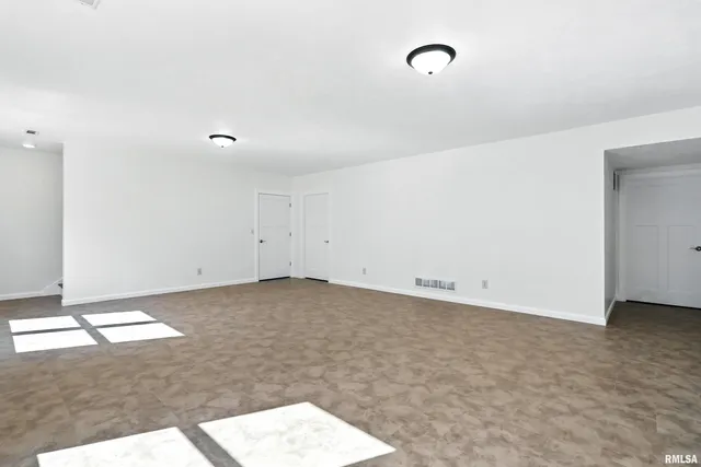 $590,000 | 3303 Valley Drive, Geneseo, IL 61254