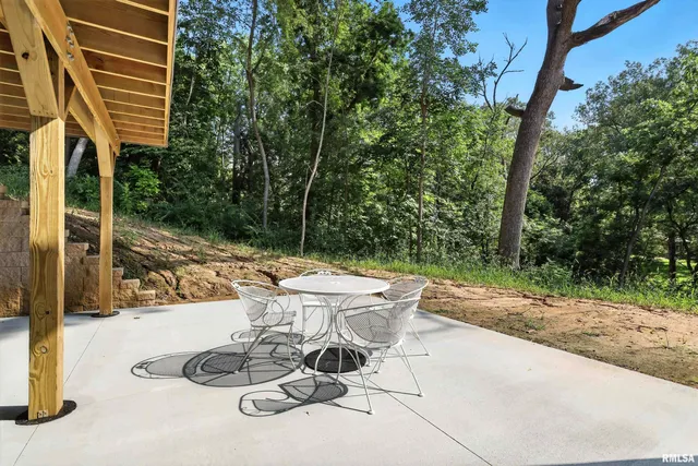 $590,000 | 3303 Valley Drive, Geneseo, IL 61254