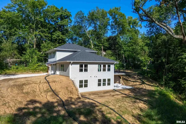 $590,000 | 3303 Valley Drive, Geneseo, IL 61254