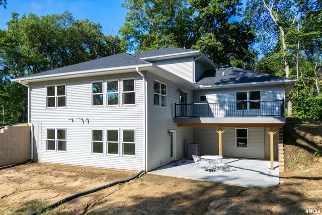 $590,000 | 3303 Valley Drive, Geneseo, IL 61254