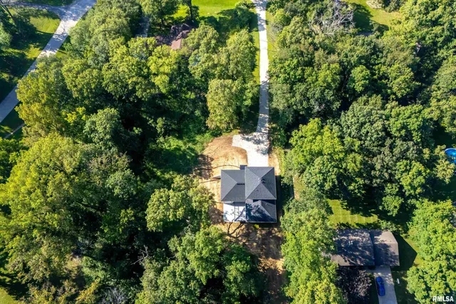 $590,000 | 3303 Valley Drive, Geneseo, IL 61254