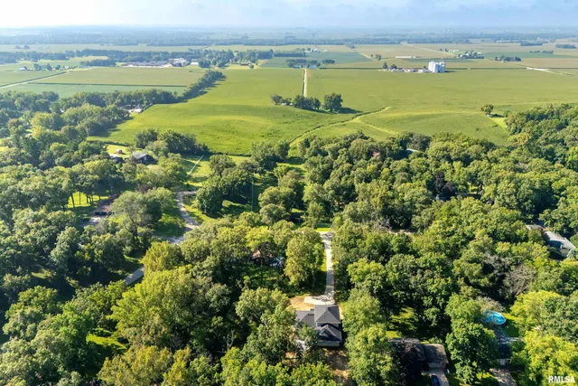 $590,000 | 3303 Valley Drive, Geneseo, IL 61254