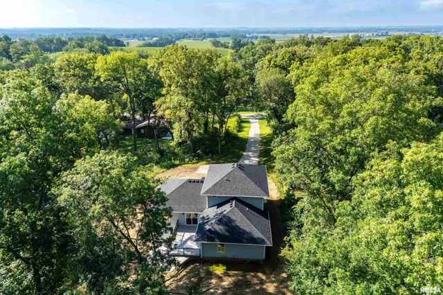 $590,000 | 3303 Valley Drive, Geneseo, IL 61254