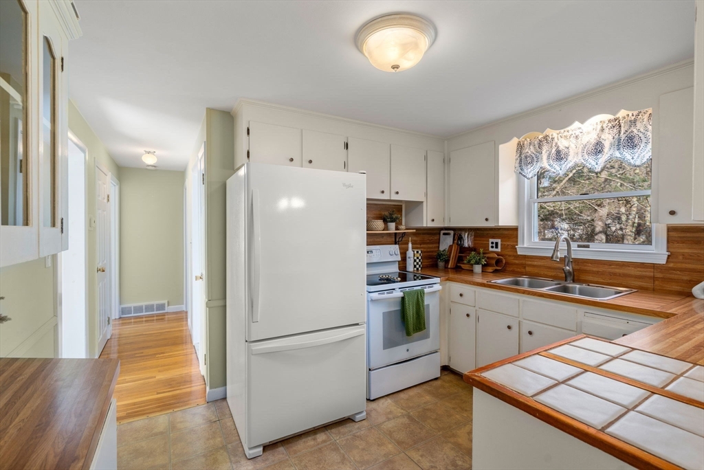 483 South Main Street Sharon, MA 02067 - Photo 8 of 36