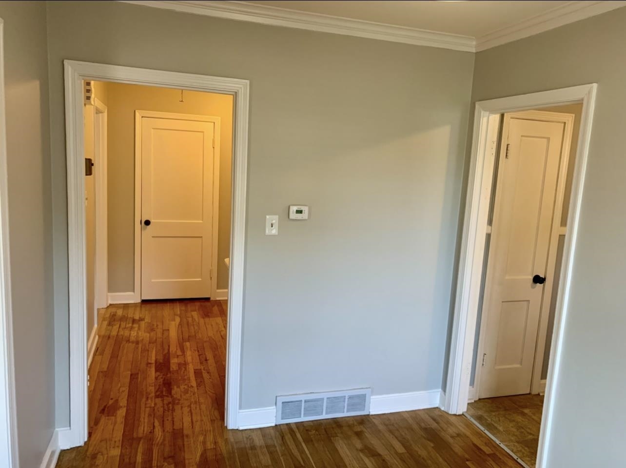 505 High Point Terrace Memphis, TN 38122 - Photo 22 of 29 Hall with dark wood-style flooring, crown molding, baseboards, and visible vents