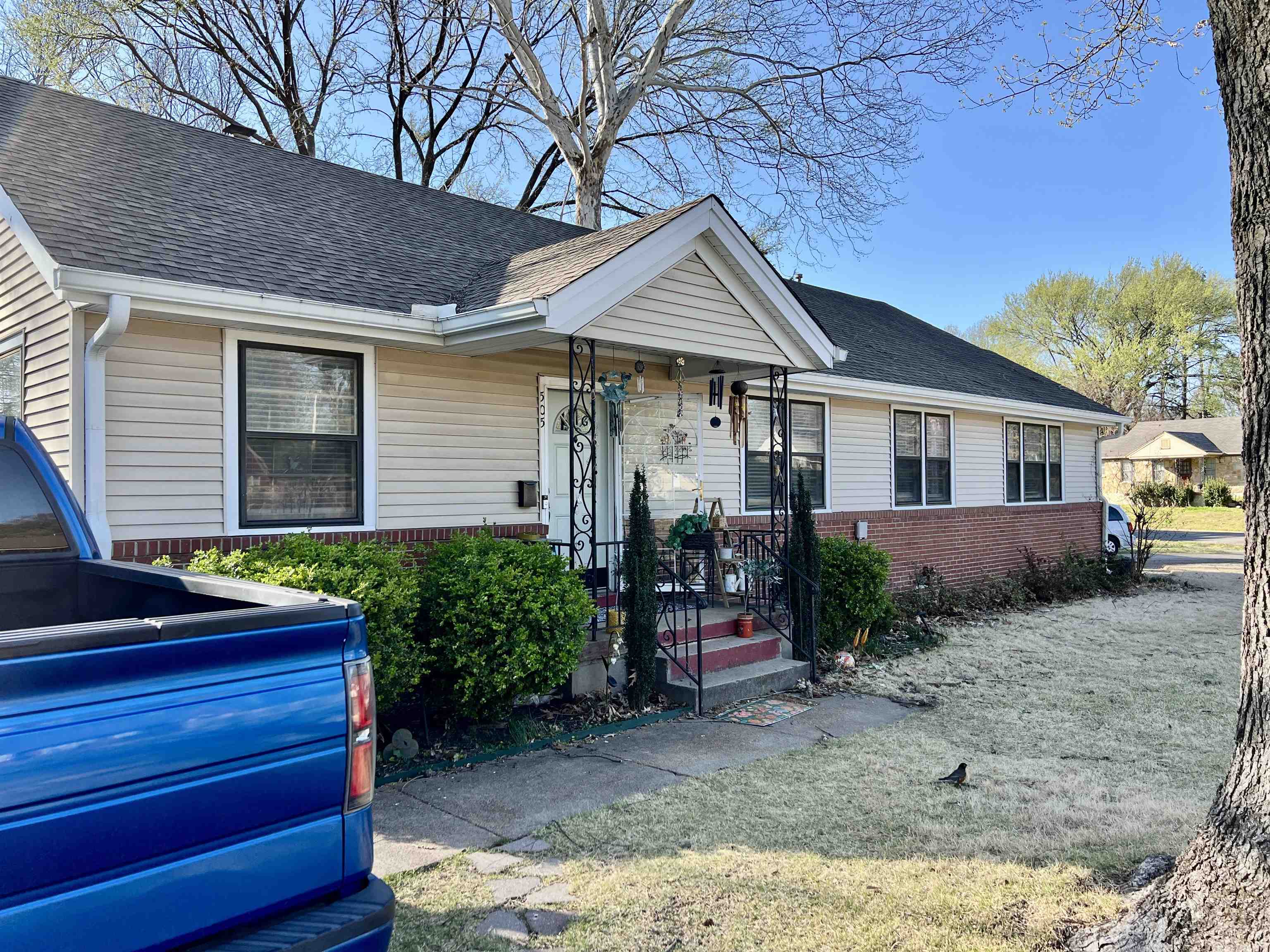 505 High Point Terrace Memphis, TN 38122 - Photo 3 of 29 Ranch-style home featuring brick siding and roof with shingles
