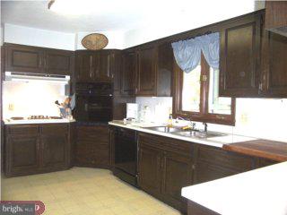 1624 Sherwood Road Reading, PA 19610 - Photo 2 of 6