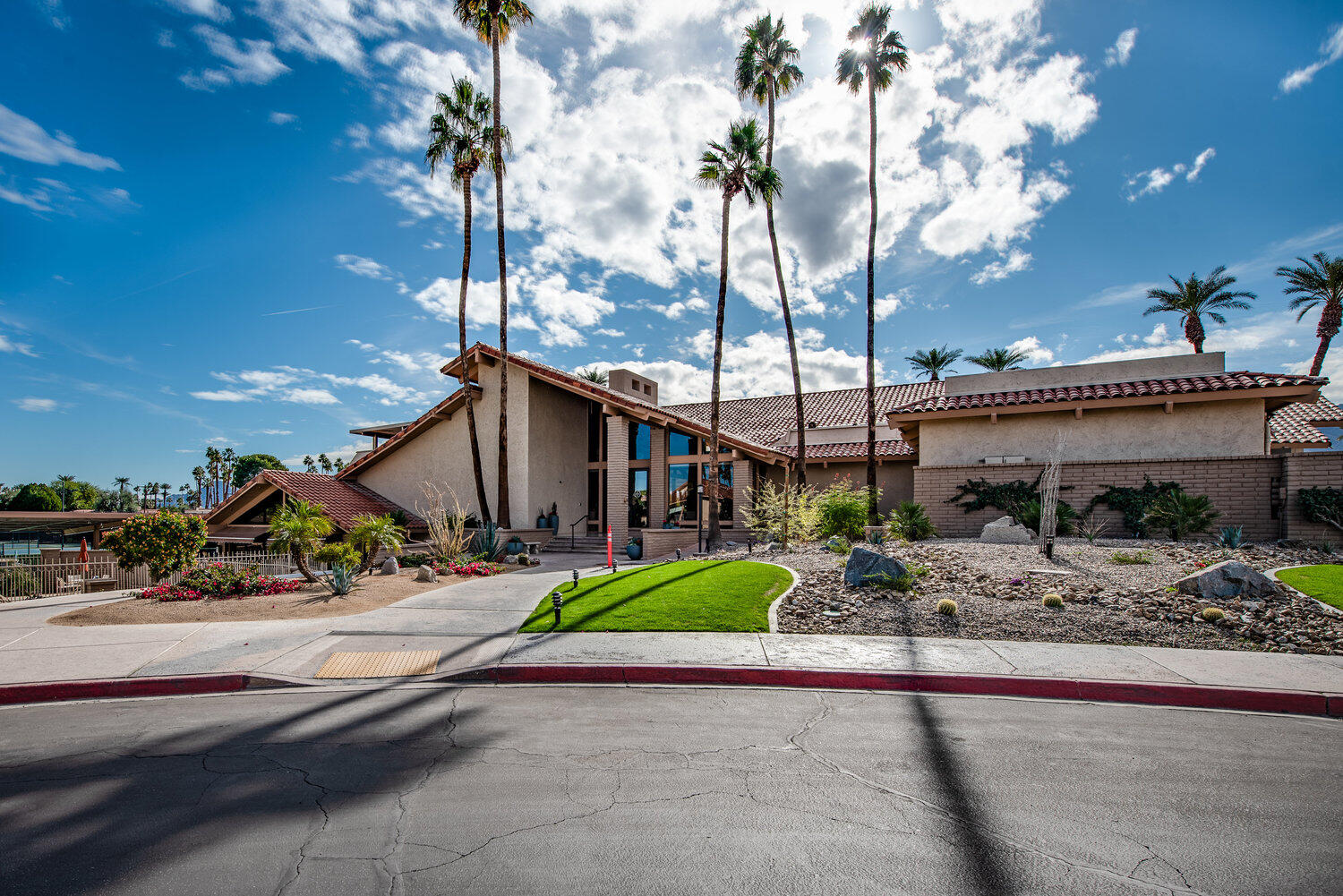 84 La Ronda Drive Rancho Mirage, CA 92270 - Photo 40 of 45 040_003_sunrise_cc_rm_final_936
