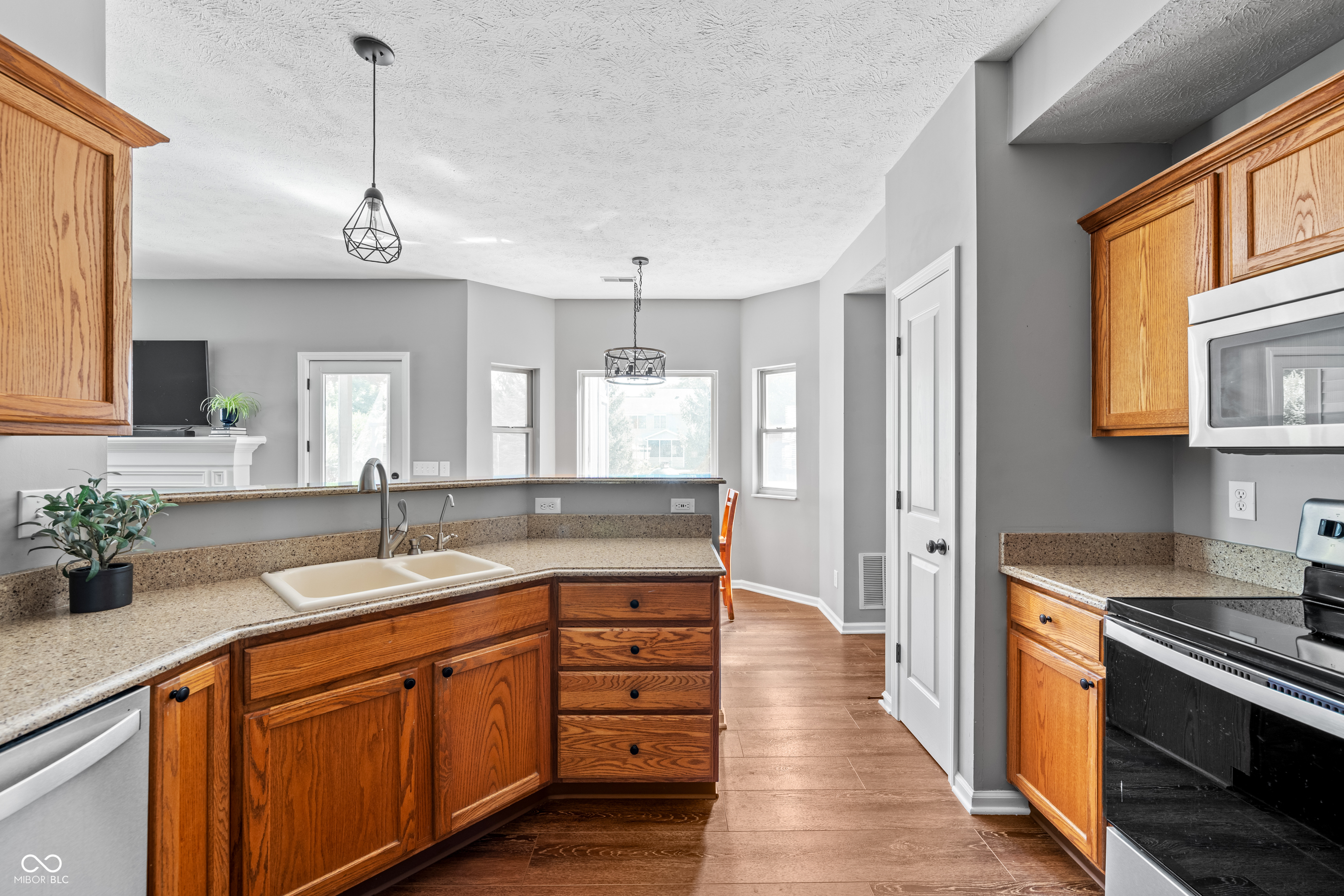 14737 Setters Road Carmel, IN 46033 - Photo 12 of 37 Gallery Image 12