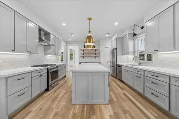 $920,000 | 910 Northwood Street, Houston, TX 77009