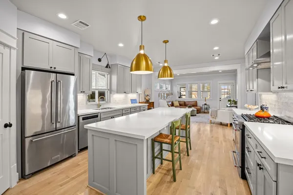 $920,000 | 910 Northwood Street, Houston, TX 77009