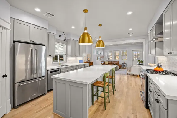 $920,000 | 910 Northwood Street, Houston, TX 77009