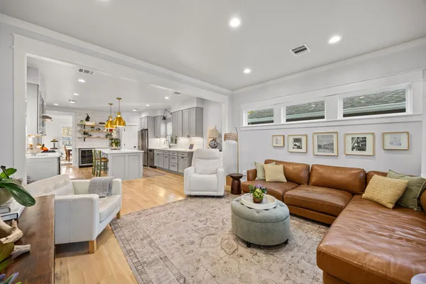 $920,000 | 910 Northwood Street, Houston, TX 77009