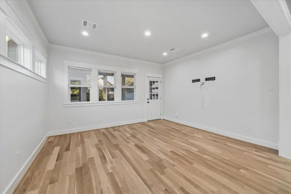 $920,000 | 910 Northwood Street, Houston, TX 77009