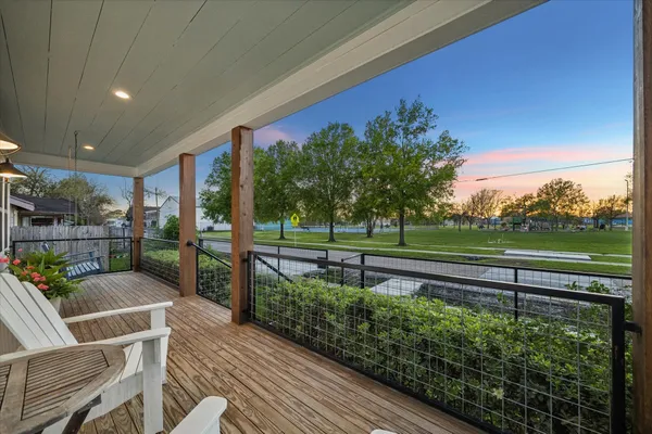 $920,000 | 910 Northwood Street, Houston, TX 77009