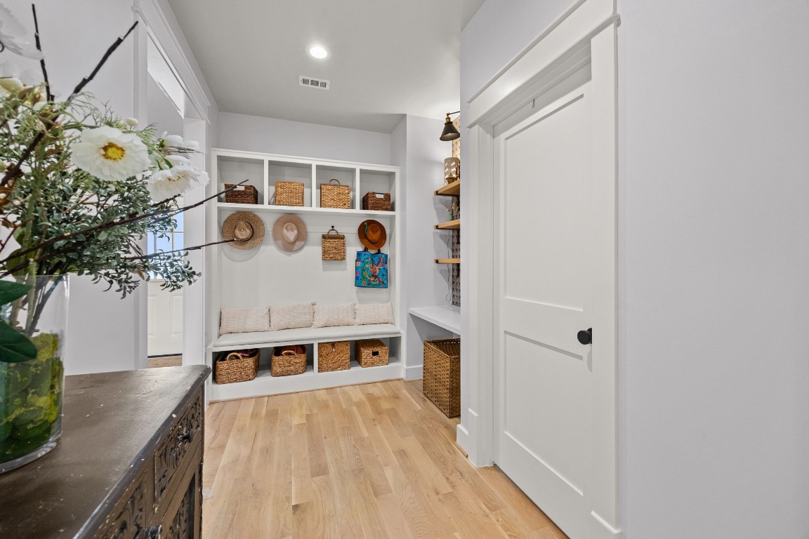 910 Northwood Street Houston, TX 77009 - Photo 22 of 41 a view of a walk in closet