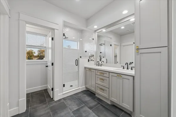 $920,000 | 910 Northwood Street, Houston, TX 77009