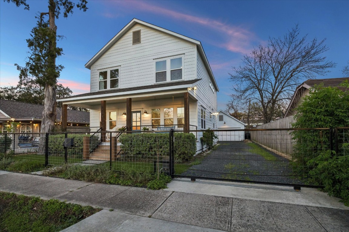 910 Northwood Street Houston, TX 77009 - Photo 39 of 41 a front view of a house with garden