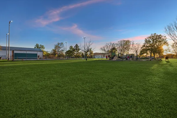 $920,000 | 910 Northwood Street, Houston, TX 77009